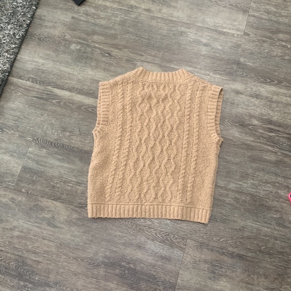 Pink Rose Tan v neck sweater vest. Size small - Picture 2 of 2